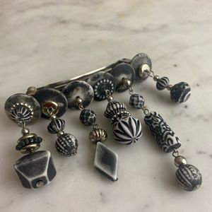 Black and white hair clip